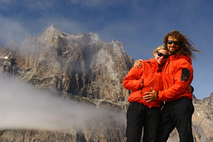 Golden Lunacy first ascent on Maujit Qaqarssuasia, Greenland - In August Polish mountaineers David Kaszlikowski and Eliza Kubarska made a first ascent of 'Golden Lunacy' (2000m  UIAA VIII +, 7a+ max.) on Maujit Qaqarssuasia wall in the Torssakutak fjord, Greenland. 