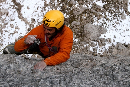 Back to the future in 333 moves - On 16/09/2007 the South Tyroleans Martin and Florian Riegler made the first free ascent of Zurück in die Zukunft - Ritorno al futuro (X-), the route they had first ascended on 18 August 2007 on the north face of Torre Putia, in the Puez-Odle group in the Dolomites (Italy).