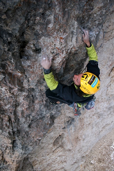 Back to the future in 333 moves - On 16/09/2007 the South Tyroleans Martin and Florian Riegler made the first free ascent of Zurück in die Zukunft - Ritorno al futuro (X-), the route they had first ascended on 18 August 2007 on the north face of Torre Putia, in the Puez-Odle group in the Dolomites (Italy).