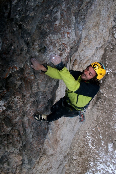 Back to the future in 333 moves - On 16/09/2007 the South Tyroleans Martin and Florian Riegler made the first free ascent of Zurück in die Zukunft - Ritorno al futuro (X-), the route they had first ascended on 18 August 2007 on the north face of Torre Putia, in the Puez-Odle group in the Dolomites (Italy).