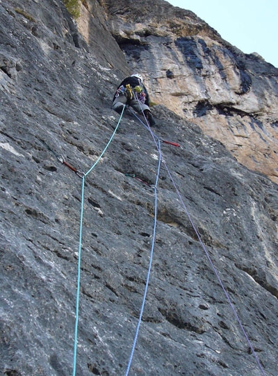 L’Alfa e l’Omega, nuova via sulla Torre Or. delle Meisules dla Biesces - Il 22/08 Nicola Tondini ha liberato L’Alfa e l’Omega (190m, max. 7b), via aperta in stile ‘trad’ da lui stesso con diversi compagni sulla parete Nord della Torre Orientale delle Meisules dla Biesces (Gruppo del Sella, Dolomiti)