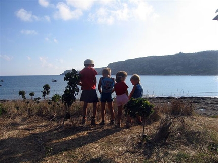 La Sardegna a-vista con Manolo - Appunti di viaggio di Manolo nell’Isola del tesoro, tra mare, cielo e pietra. Una mappa per arrampicare, vagabondare e respirare l’aria selvaggia e libera della Sardegna.