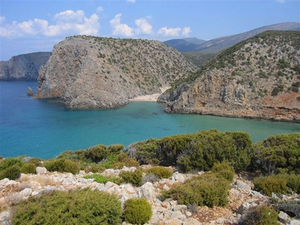 La Sardegna a-vista con Manolo - Appunti di viaggio di Manolo nell’Isola del tesoro, tra mare, cielo e pietra. Una mappa per arrampicare, vagabondare e respirare l’aria selvaggia e libera della Sardegna.