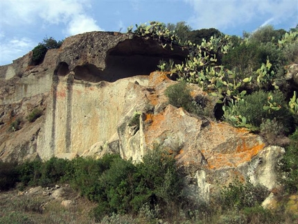 La Sardegna a-vista con Manolo - Appunti di viaggio di Manolo nell’Isola del tesoro, tra mare, cielo e pietra. Una mappa per arrampicare, vagabondare e respirare l’aria selvaggia e libera della Sardegna.