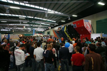 A Gabriele Moroni e Roberta Longo la Coppa Italia Boulder - Il 7/10 Gabriele Moroni e Roberta Longo vincendo la quarta ed ultima tappa a Bergamo si sono aggiudicati la Coppa Italia Boulder 2007