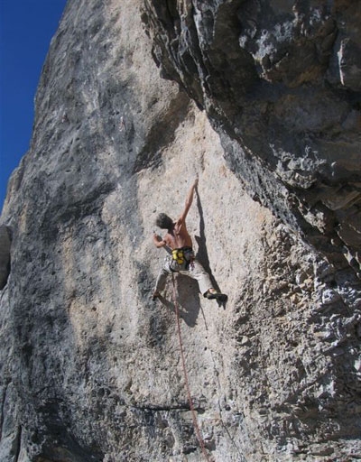 Due spit alla fine, nuova via e libera sulla Cima d’Auta - Il 3/10 Maurizio ‘Manolo’ Zanolla, insieme ad Omar Genuin, ha liberato “Due spit alla fine” la via da loro stessi aperta quest’estate sulla parete sud della Cima d’Auta (Dolomiti).