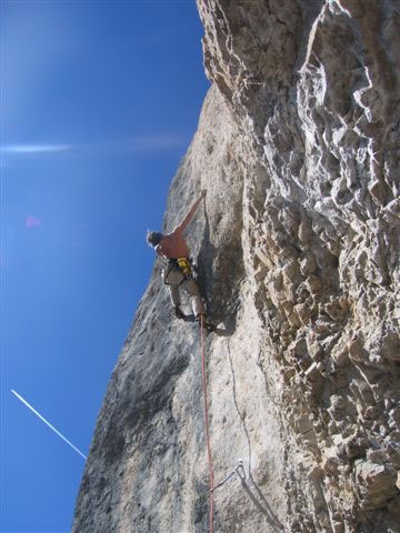 Due spit alla fine, nuova via e libera sulla Cima d’Auta - Il 3/10 Maurizio ‘Manolo’ Zanolla, insieme ad Omar Genuin, ha liberato “Due spit alla fine” la via da loro stessi aperta quest’estate sulla parete sud della Cima d’Auta (Dolomiti).