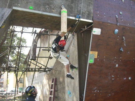 A Mercuriali e Cian la Coppa Italia 2007 di Dry Tooling - Il 14/10 a Folrlì nella terza e ultima prova la Coppa Italia 2007 la vittoria di tappa è andata a Mauro Rizzi e Silvia Cian. La vittoria finale del Trofeo è di Raffaele Mercuriali e di Silvia Cian.