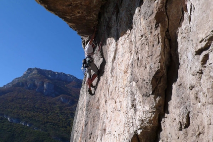 Senza chiedere permesso, sul Dain con Martini e Larcher - Sulla via ‘Senza chiedere il permesso’ (Piccolo Dain, Valle del Sarca) con Rolando Larcher e Sergio Martini.