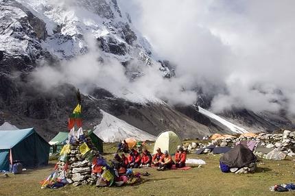 Jannu: cresta ovest per Babanov e Kofanov - Il 21/10/2007 Valeri Babanov e Sergey Kofanov sono riusciti in un'impresa da sogno: salire la inviolata cresta ovest dello Jannu (7710m), Nepal, in puro stile alpino.