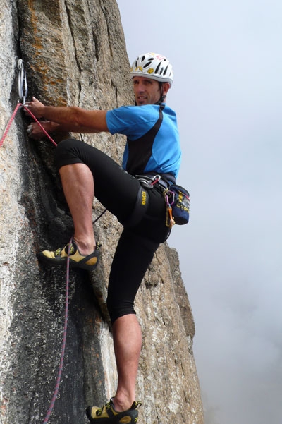 Convegno nazionale CAAI: Guido Magnone socio ad honerem - Grande partecipazione e grandi nomi dell’alpinismo al Congresso Nazionale del Club Alpino Accademico Italiano, che si è tenuto il 6 ottobre 2007 al Forte di Bard (Valle d’Aosta) sull’etica di apertura delle vie in montagna. Momenti di emozione all’incontro con il primo salitore del Fitz Roy e della parete ovest del Dru, Guido Magnone. Nell’appendice arrampicatoria, Larcher interpreta il Kaciun con un nuovo 8a in Valle dell’Orco.