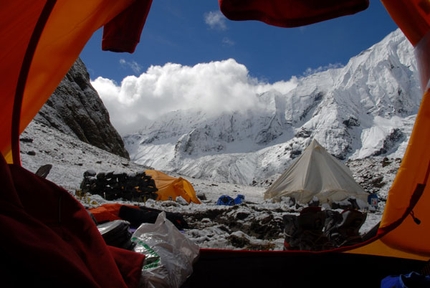 Annapurna: Tomasz Humar south face report - Tomaz Humar reveals details of his solo adventure to the East Summit of Annapurna (8047m) via a new line up the South Face.