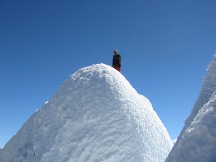 Patagonia: Cerro Standhardt, Punta Herron and Torre Egger traverse - From 21 to 23/11/2007 Ermanno Salvaterra, Alessandro Beltrami, Mirko Mase and Fabio Salvadei accomplished the traverse of Cerro Standhardt, Punta Herron and Torre Egger in the Cerro Torre group in Patagonia. The Italian mountaineers turned back from the Col of Conquest beneath Cerro Torre due to risk of avalanches.