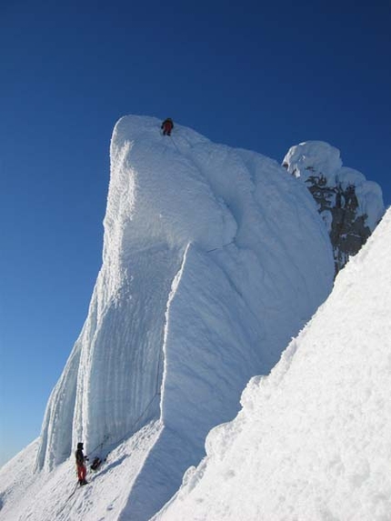 Patagonia: Cerro Standhardt, Punta Herron and Torre Egger traverse - From 21 to 23/11/2007 Ermanno Salvaterra, Alessandro Beltrami, Mirko Mase and Fabio Salvadei accomplished the traverse of Cerro Standhardt, Punta Herron and Torre Egger in the Cerro Torre group in Patagonia. The Italian mountaineers turned back from the Col of Conquest beneath Cerro Torre due to risk of avalanches.