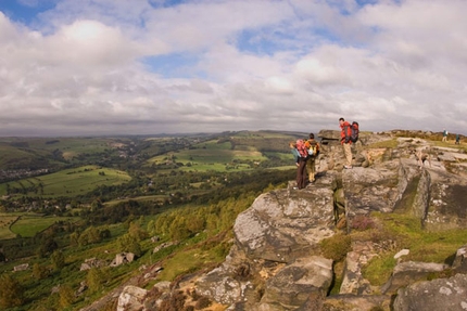 Peak district: arrampicata trad sull’hard grit - Viaggio lampo di Erik Švab, Igor Zerjal, Stefano Staffetta (Staffo) e Klemen Premrl che ripetono diverse vie fino all'E6 sul mitico hard grit del Peak district, in compagnia dei local boys della banda di Sheffield.