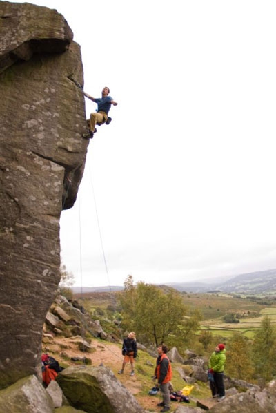 Peak district: arrampicata trad sull’hard grit - Viaggio lampo di Erik Švab, Igor Zerjal, Stefano Staffetta (Staffo) e Klemen Premrl che ripetono diverse vie fino all'E6 sul mitico hard grit del Peak district, in compagnia dei local boys della banda di Sheffield.