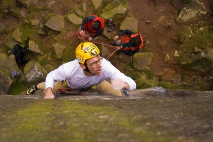 Peak district: arrampicata trad sull’hard grit - Viaggio lampo di Erik Švab, Igor Zerjal, Stefano Staffetta (Staffo) e Klemen Premrl che ripetono diverse vie fino all'E6 sul mitico hard grit del Peak district, in compagnia dei local boys della banda di Sheffield.