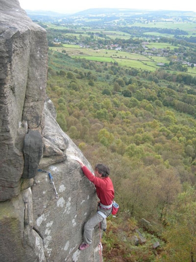 Peak district: arrampicata trad sull’hard grit - Viaggio lampo di Erik Švab, Igor Zerjal, Stefano Staffetta (Staffo) e Klemen Premrl che ripetono diverse vie fino all'E6 sul mitico hard grit del Peak district, in compagnia dei local boys della banda di Sheffield.