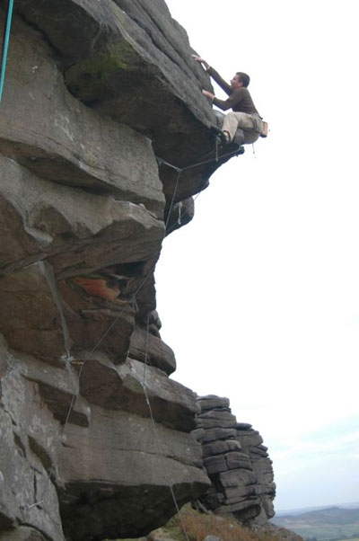 Peak district: arrampicata trad sull’hard grit - Viaggio lampo di Erik Švab, Igor Zerjal, Stefano Staffetta (Staffo) e Klemen Premrl che ripetono diverse vie fino all'E6 sul mitico hard grit del Peak district, in compagnia dei local boys della banda di Sheffield.