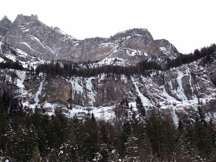 Kandersteg, l’ice festival, le cascate di ghiaccio, le gare - Marcello Sanguineti e l’ottava edizione dell’Ice Climbing Festival di Kandersteg (Alpi Bernesi).