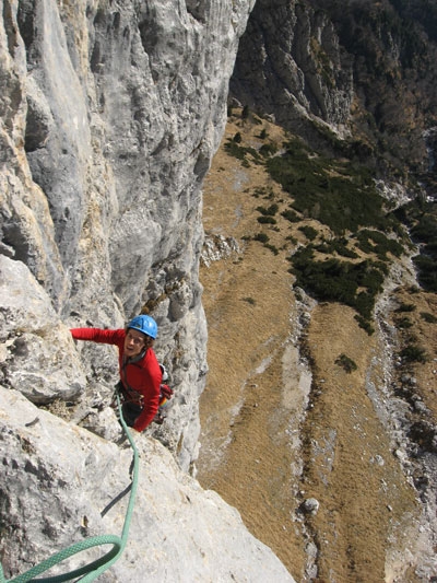 Arrampicata: Cima di Valscura, ripetizione della via Dal Pozzo - Fontana - Il 27/12 Alessio Roverato, Alessandro Baù e Francesco Marra hanno effettuato la probabile prima ripetizione della via aperta da Gigi dal Pozzo e Maurizio Fontana (280m, IX-) sul secondo pilastro della parete Sud Ovest della Cima di Valscura (Dolomiti Feltrine).