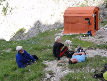 DoloMitiche - DoloMitiche - Mariano Frizzera e Paolo Leoni al bivacco Zeni, in Vallaccia.