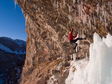 Illuminati repeated by Svab e Premrl - Second repeat of  “Illuminati” M11 WI6+ of the super multi-pitch mixed route in Vallunga (Val Gardena, Dolomites) at the hands of Erik Svab from Italy and Klemen Premrl from Slovenia.