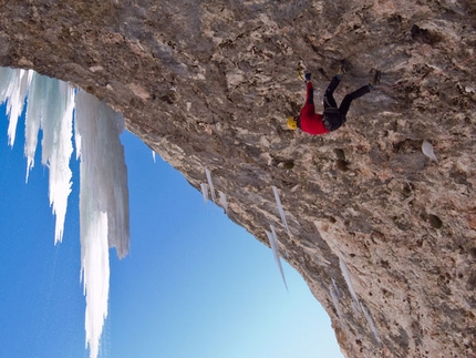 Illuminati repeated by Svab e Premrl - Second repeat of  “Illuminati” M11 WI6+ of the super multi-pitch mixed route in Vallunga (Val Gardena, Dolomites) at the hands of Erik Svab from Italy and Klemen Premrl from Slovenia.