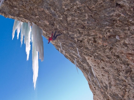 Illuminati repeated by Svab e Premrl - Second repeat of  “Illuminati” M11 WI6+ of the super multi-pitch mixed route in Vallunga (Val Gardena, Dolomites) at the hands of Erik Svab from Italy and Klemen Premrl from Slovenia.