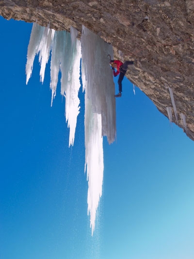 Illuminati repeated by Svab e Premrl - Second repeat of  “Illuminati” M11 WI6+ of the super multi-pitch mixed route in Vallunga (Val Gardena, Dolomites) at the hands of Erik Svab from Italy and Klemen Premrl from Slovenia.