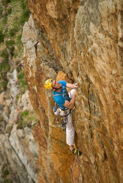 Svab e Larcher all' International Climbing Meeting in Galles - Dall'11 al 18/05 gli accademici Rolando Larcher ed Erik Svab hanno partecipato al Meeting internazionale del BMC organizzato dal British Mountaineering Council in Galles, ripetendo a vista diverse vie fino al grado inglese di E6.