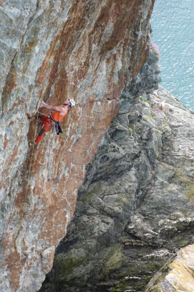 Svab e Larcher all' International Climbing Meeting in Galles - Dall'11 al 18/05 gli accademici Rolando Larcher ed Erik Svab hanno partecipato al Meeting internazionale del BMC organizzato dal British Mountaineering Council in Galles, ripetendo a vista diverse vie fino al grado inglese di E6.