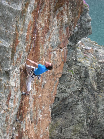 Svab e Larcher all' International Climbing Meeting in Galles - Dall'11 al 18/05 gli accademici Rolando Larcher ed Erik Svab hanno partecipato al Meeting internazionale del BMC organizzato dal British Mountaineering Council in Galles, ripetendo a vista diverse vie fino al grado inglese di E6.