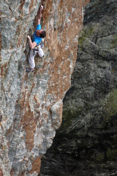 Svab e Larcher all' International Climbing Meeting in Galles - Dall'11 al 18/05 gli accademici Rolando Larcher ed Erik Svab hanno partecipato al Meeting internazionale del BMC organizzato dal British Mountaineering Council in Galles, ripetendo a vista diverse vie fino al grado inglese di E6.