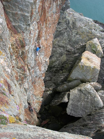 Svab e Larcher all' International Climbing Meeting in Galles - Dall'11 al 18/05 gli accademici Rolando Larcher ed Erik Svab hanno partecipato al Meeting internazionale del BMC organizzato dal British Mountaineering Council in Galles, ripetendo a vista diverse vie fino al grado inglese di E6.