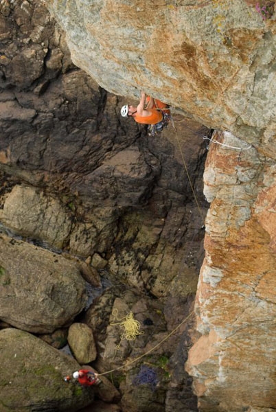 Svab e Larcher all' International Climbing Meeting in Galles - Dall'11 al 18/05 gli accademici Rolando Larcher ed Erik Svab hanno partecipato al Meeting internazionale del BMC organizzato dal British Mountaineering Council in Galles, ripetendo a vista diverse vie fino al grado inglese di E6.