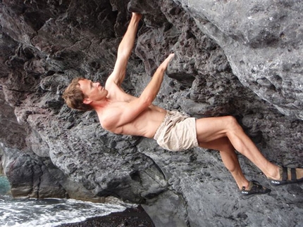 Stromboli, trekking sul vulcano e boulder sul mare - L’isola di Stromboli, una delle sette isole delle magnifiche Eolie, è una metà affascinante per una vacanza in tutto relax all’insegna delle spettacolari eruzioni del vulcano ma anche del boulder in riva al mare. 