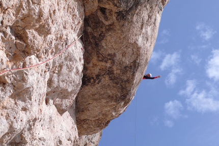 AlexAnna, new route by Rolando Larcher on Marmolada, Dolomites - At the end of August 2008 Rolando Larcher completed AlexAnna (700m, 8a+/8b, 7b obl.), a new route up Pilastro Lindo on the SW Face of Punta Penia (Marmolada, Dolomites).