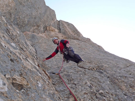 AlexAnna, new route by Rolando Larcher on Marmolada, Dolomites - At the end of August 2008 Rolando Larcher completed AlexAnna (700m, 8a+/8b, 7b obl.), a new route up Pilastro Lindo on the SW Face of Punta Penia (Marmolada, Dolomites).