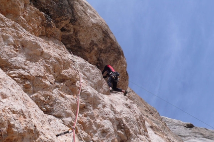 AlexAnna, new route by Rolando Larcher on Marmolada, Dolomites - At the end of August 2008 Rolando Larcher completed AlexAnna (700m, 8a+/8b, 7b obl.), a new route up Pilastro Lindo on the SW Face of Punta Penia (Marmolada, Dolomites).