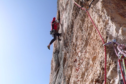 AlexAnna, new route by Rolando Larcher on Marmolada, Dolomites - At the end of August 2008 Rolando Larcher completed AlexAnna (700m, 8a+/8b, 7b obl.), a new route up Pilastro Lindo on the SW Face of Punta Penia (Marmolada, Dolomites).