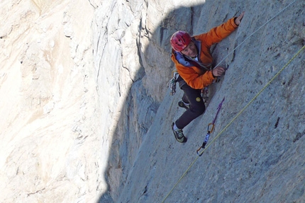 AlexAnna, nuova via per Larcher su P.ta Penia in Marmolada - Alla fine di agosto Rolando Larcher (C.A.A.I.) ha concluso AlexAnna (700m, 8a+/8b, 7b obbl.) nuova via sul Pilastro Lindo della parete sud-ovest della Punta Penia (Marmolada, Dolomiti).