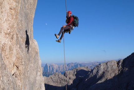 AlexAnna, new route by Rolando Larcher on Marmolada, Dolomites - At the end of August 2008 Rolando Larcher completed AlexAnna (700m, 8a+/8b, 7b obl.), a new route up Pilastro Lindo on the SW Face of Punta Penia (Marmolada, Dolomites).