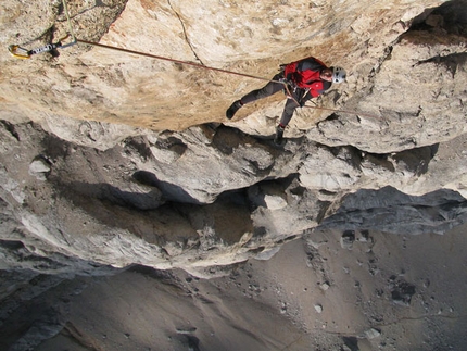 AlexAnna, new route by Rolando Larcher on Marmolada, Dolomites - At the end of August 2008 Rolando Larcher completed AlexAnna (700m, 8a+/8b, 7b obl.), a new route up Pilastro Lindo on the SW Face of Punta Penia (Marmolada, Dolomites).