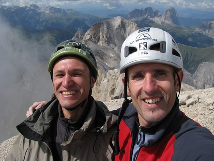 AlexAnna, nuova via per Larcher su P.ta Penia in Marmolada - Alla fine di agosto Rolando Larcher (C.A.A.I.) ha concluso AlexAnna (700m, 8a+/8b, 7b obbl.) nuova via sul Pilastro Lindo della parete sud-ovest della Punta Penia (Marmolada, Dolomiti).