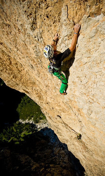 Simon Gietl - Simon Gietl and Simon Niederbacher on Das Privilig 9- on Piz Ciavazes, Sella, Dolomites.