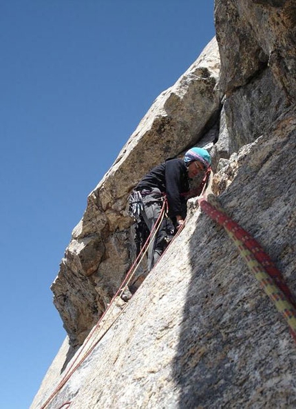 4 nuove vie nella Miyar Valley per Iannilli, Cacioppo e Giuliani - Dal 9 al 17/09 Stefano Cacioppo, Cesare Giuliani e Roberto Iannilli hanno aperto 4 nuove vie sulla parete sud della Castle rock. Uno di questi itinerari, la via Miguel' s race, raggiunge i 5486m dell’inviolata vetta principale della montagna per la quale i tre hanno proposto il nome di Tivoli peak.