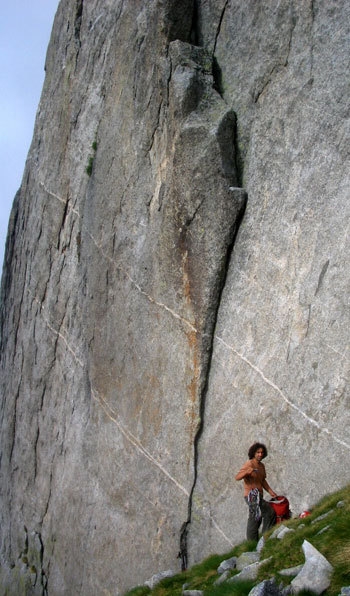 Nuova via sulla Torre Moai, Val Cameraccio