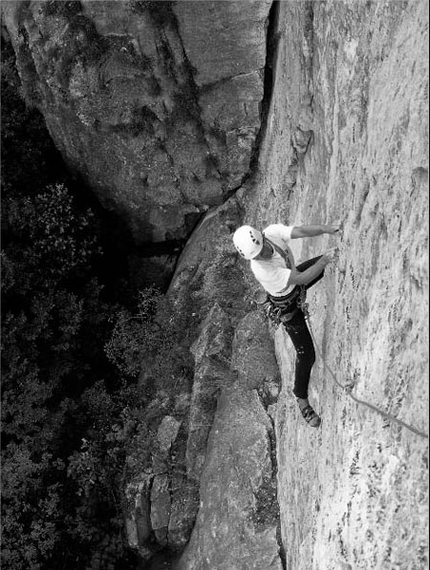 Nuova via sul Monte Colodri per Antonini e Calzà - Massimo Antonini e Giampaolo ‘Trota’ Calzà hanno aperto la Via Giovanni Segantini (280m, 6c+ max) sulla parete est del Monte Colodri (Arco, Trentino).
