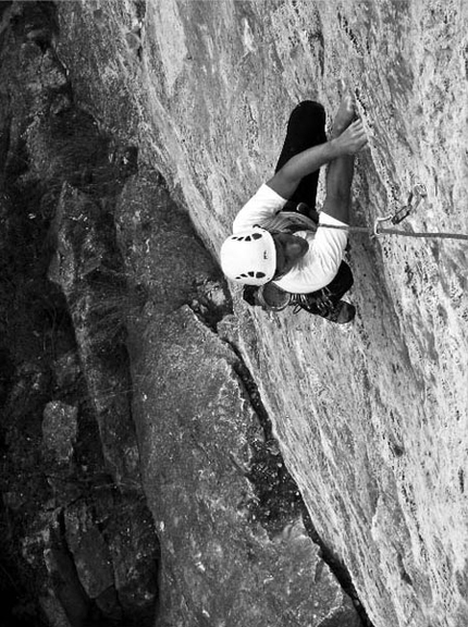 Nuova via sul Monte Colodri per Antonini e Calzà - Massimo Antonini e Giampaolo ‘Trota’ Calzà hanno aperto la Via Giovanni Segantini (280m, 6c+ max) sulla parete est del Monte Colodri (Arco, Trentino).